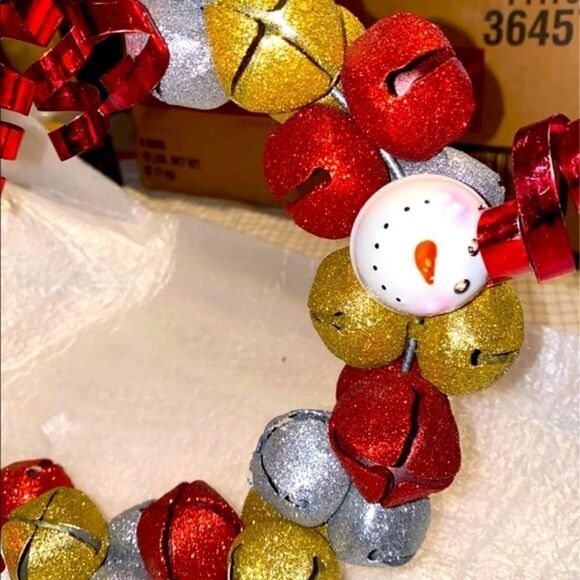 CHRISTMAS WREATH FULL OF RED , SILVER AND GOLD SLEIGH BELLS BOW AND HOLLY 13” - Picture 4 of 6